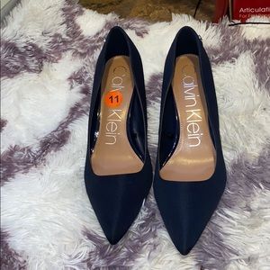 Calvin Klein women’s navy Nilly fabric upper